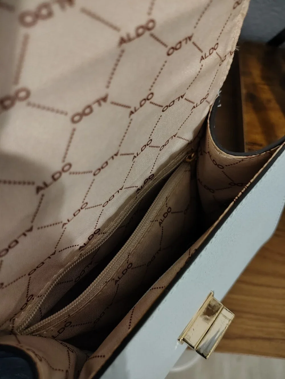 Aldo chic pale